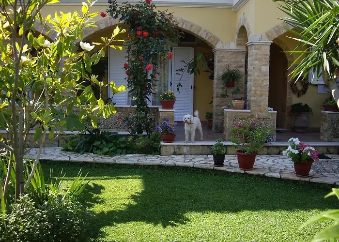 アパート Alex & アリラス